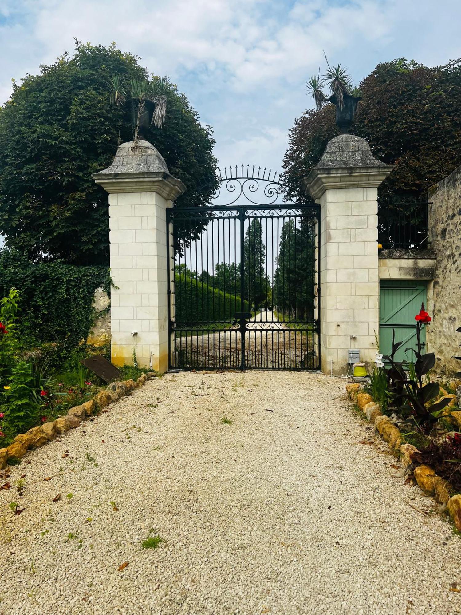 Chateau De La Thibaudiere - Chambre Du Tonneau Allonnes  Eksteriør bilde